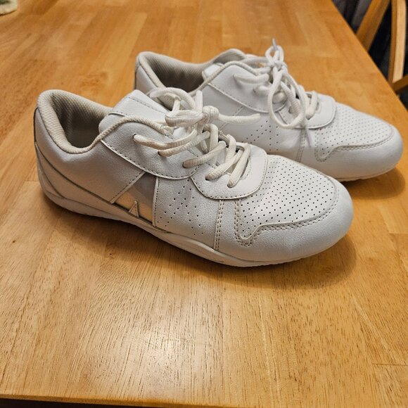 Girls Cheer Shoes - Picture 1 of 5